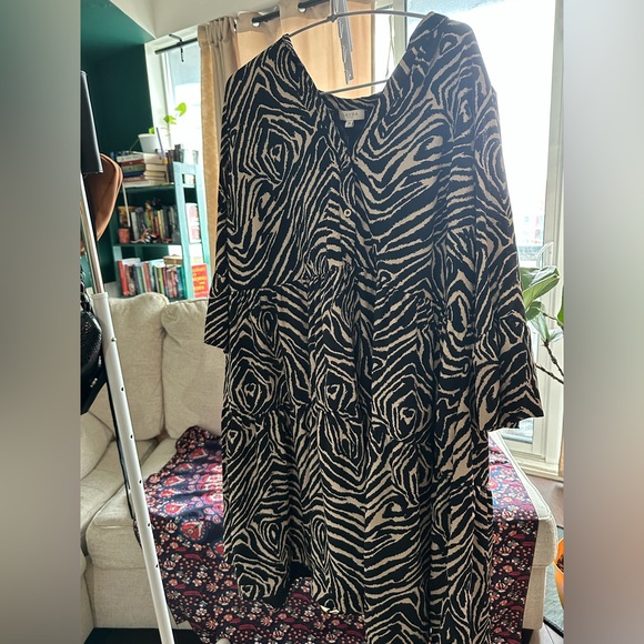 Laura Plus Tiered Zebra Dress - Picture 4 of 6